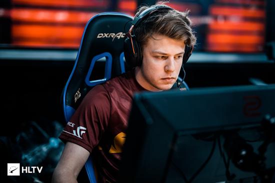 RNG教练：虽然进季后赛的机会不大 但大家没有放弃 这就是电竞精神