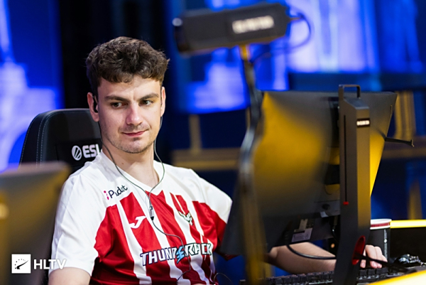 icon 谈论了他的复出试训： LPL 现在中场球员仍然非常短缺，有人问我有没有想法！